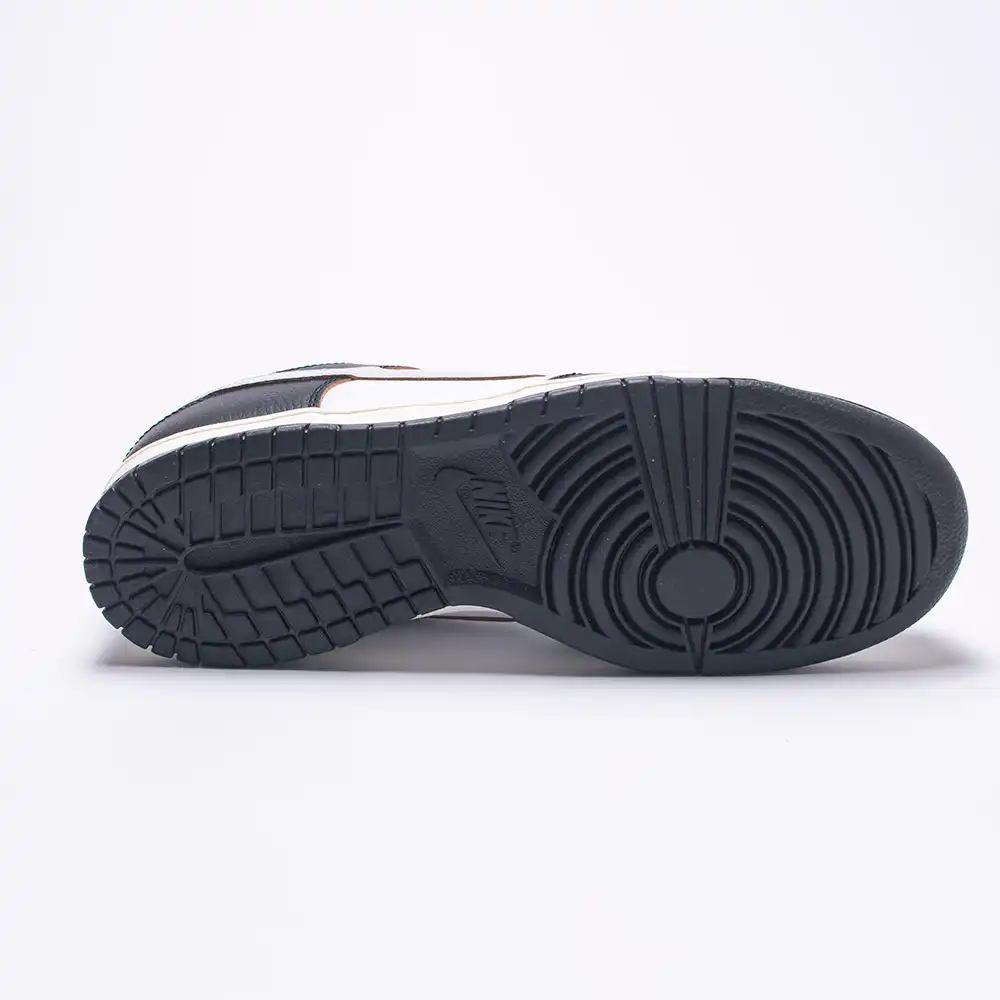 HUF x Nike SB Dunk Low San Francisco