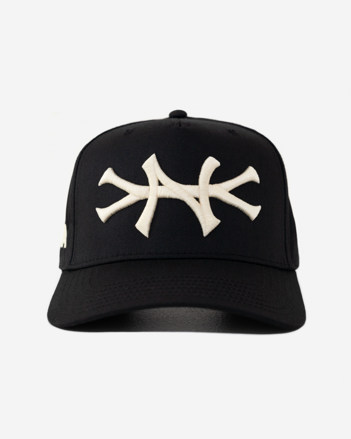 Boné oMA Studios New York Curved Brim (Preto/Creme)