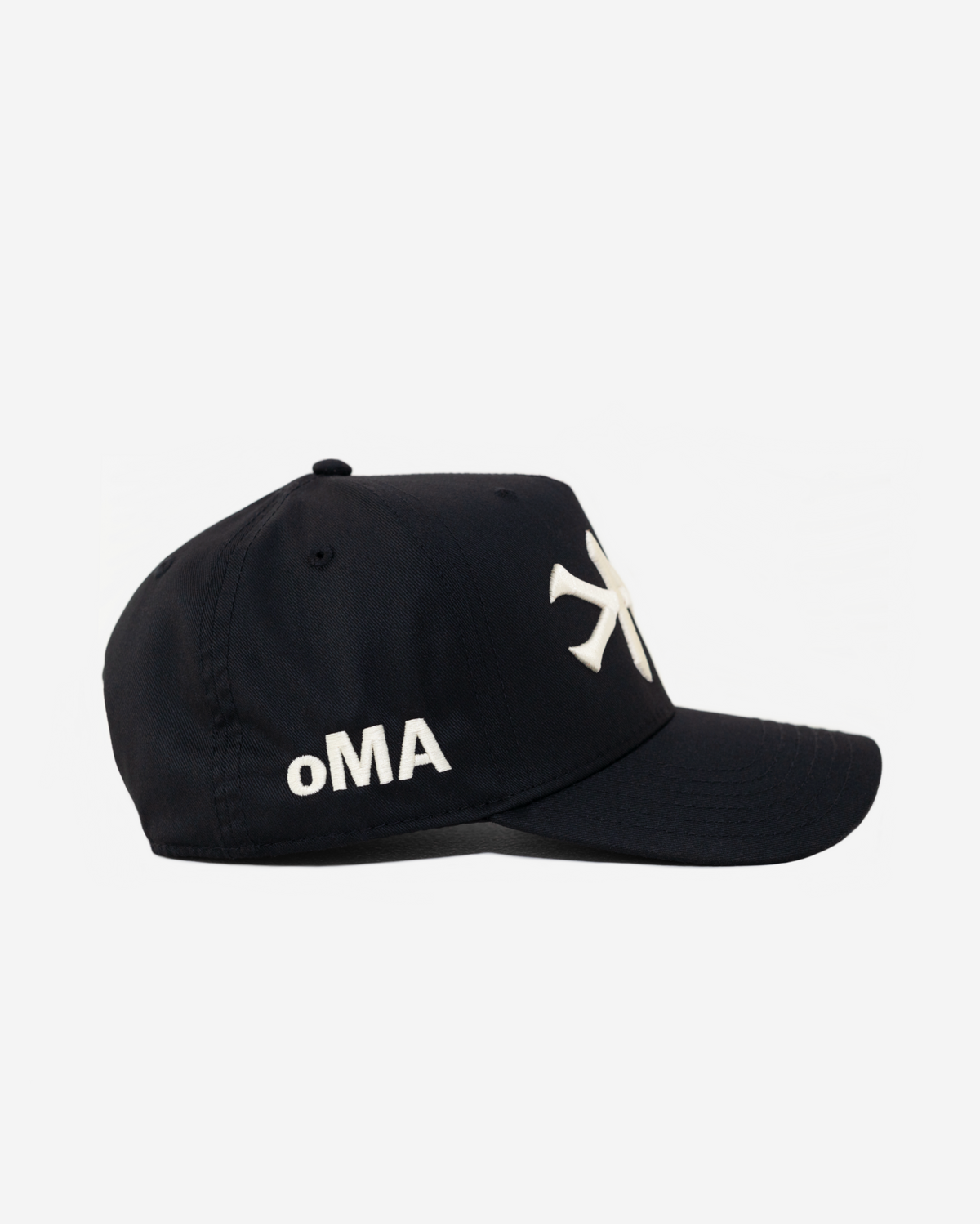 Boné oMA Studios New York Curved Brim (Preto/Creme)
